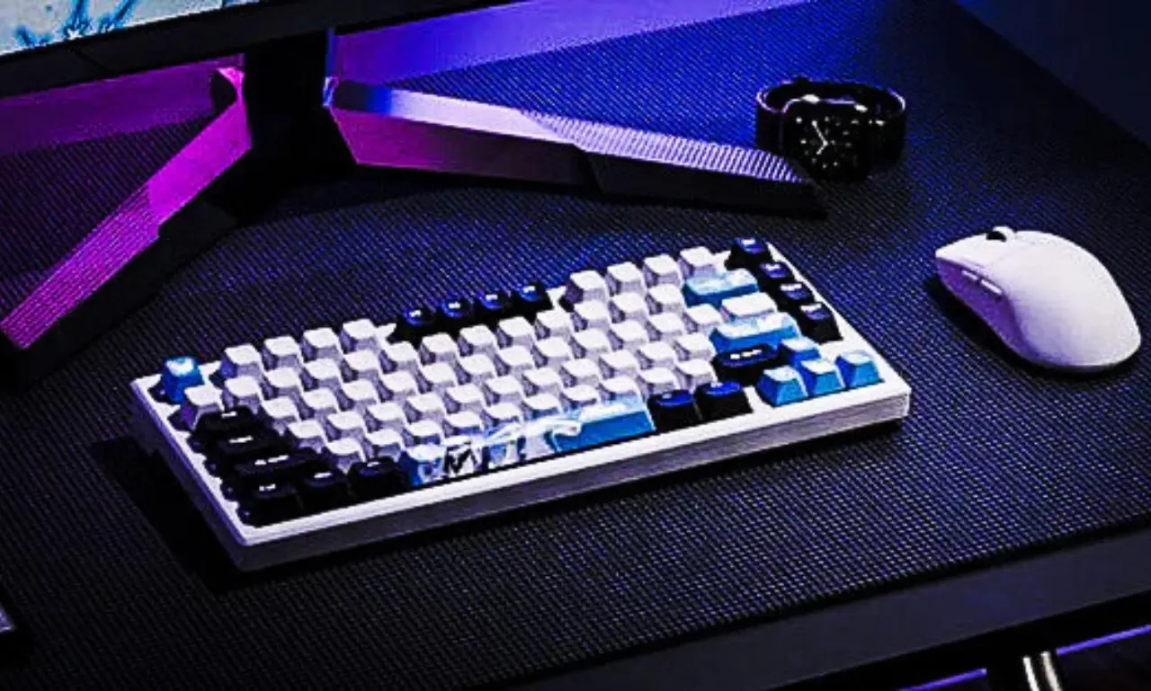 Gaming keyboard and mouse setup showing responsive keys, precise control, and comfortable gaming environment