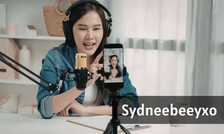 Sydneebeeyxo creating lifestyle and fashion content for social media platforms